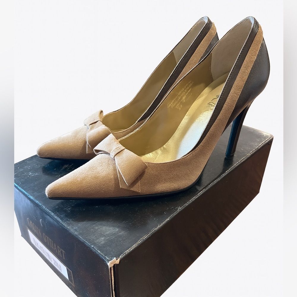 Colin Stuart Two-Tone Brown Leather & Tan Suede Bow Pumps – Size 6.5 (NIB)